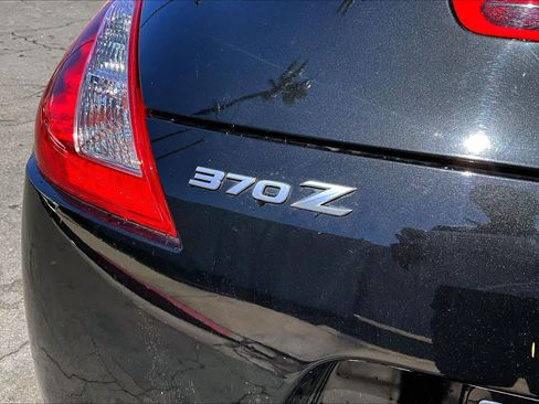 Used 2018 Nissan 370Z Touring Sport RWD image 9