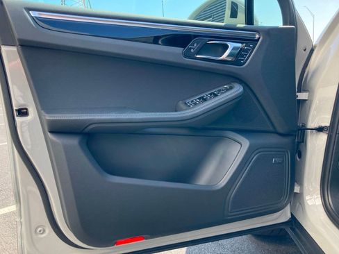 Used 2025 Porsche Macan image 22