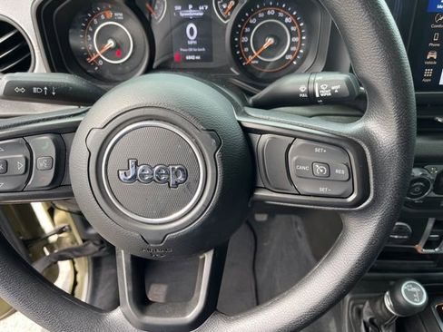 Used 2025 Jeep Gladiator Sport AWD/4WD image 18