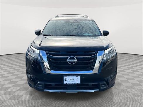Used 2024 Nissan Pathfinder SL image 2
