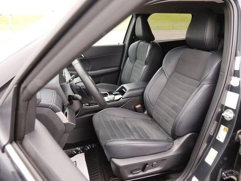 Used 2025 Mitsubishi Outlander AWD image 8