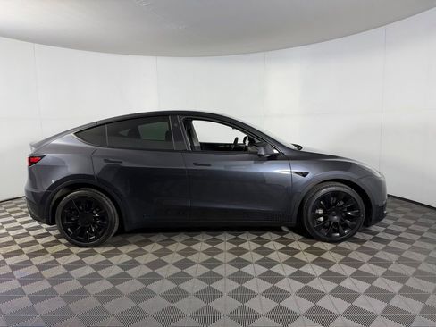 Used 2024 Tesla Model Y Long Range AWD/4WD image 5