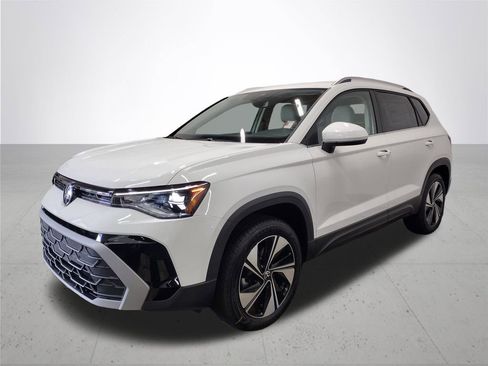 New 2025 Volkswagen Taos SE image 2