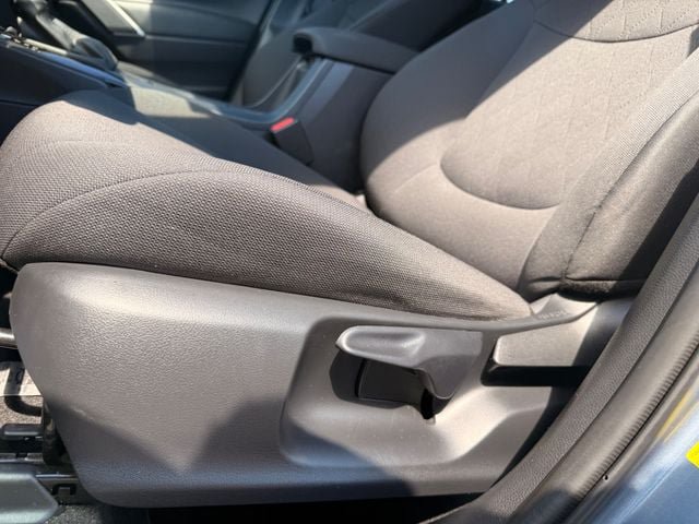 Used 2025 Toyota Corolla Cross LE FWD image 11