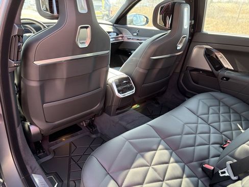 Used 2025 BMW 740i xDrive 740i xDrive image 18