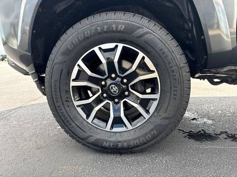 Used 2022 Toyota Tacoma TRD Sport AWD/4WD image 10