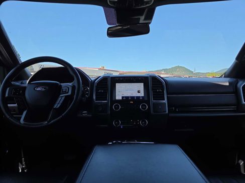 Used 2020 Ford Expedition Max XLT w/ Equipment Group 202A AWD/4WD image 18
