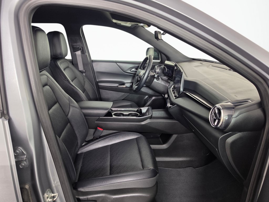 Used 2025 Chevrolet Equinox LT w/ Convenience Package II FWD image 40