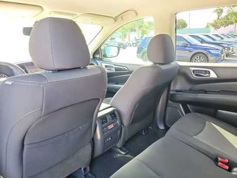 Used 2020 Nissan Pathfinder SV image 15