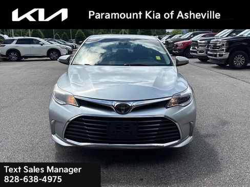 Used 2018 Toyota Avalon XLE FWD image 2