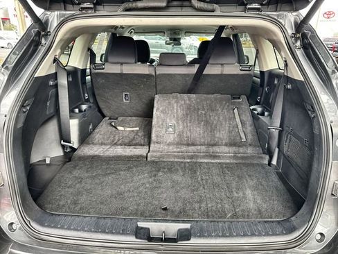 Used 2024 Toyota Highlander LE image 32