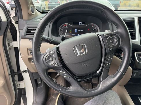 Used 2016 Honda Pilot Touring image 4