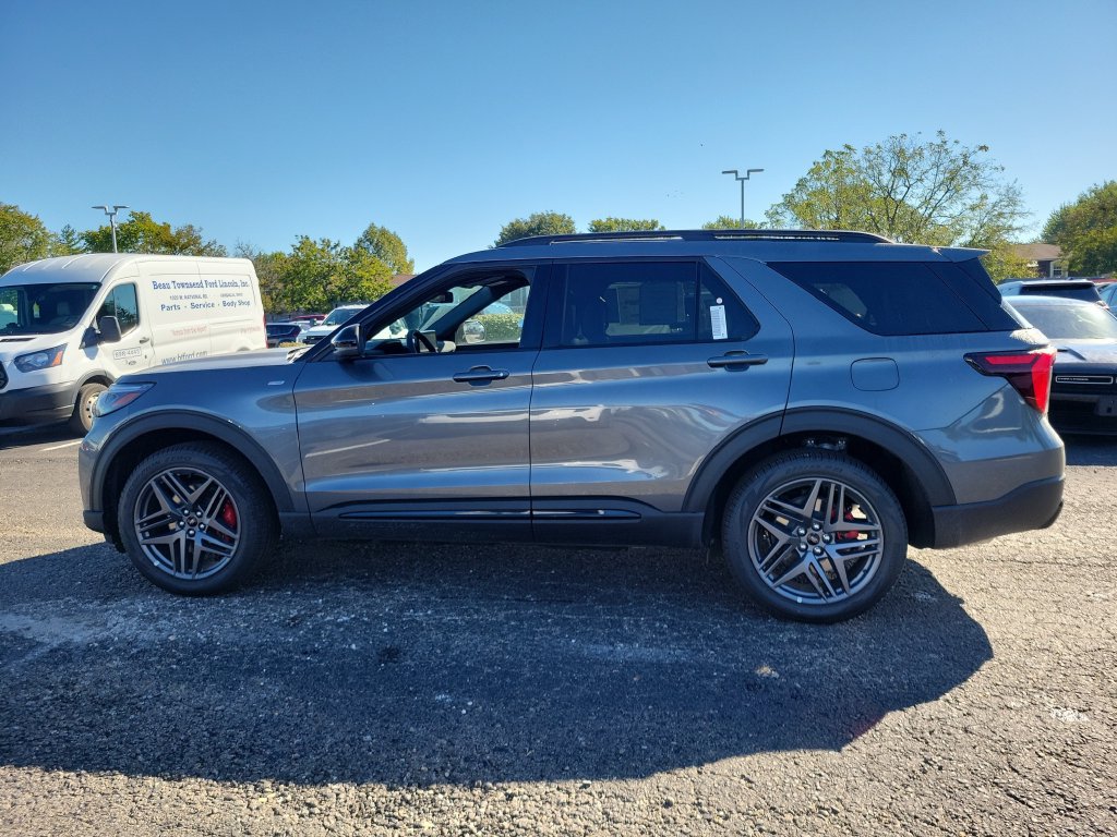 New 2026 Ford Explorer ST-Line w/ ST-Line Street Pack AWD/4WD image 7