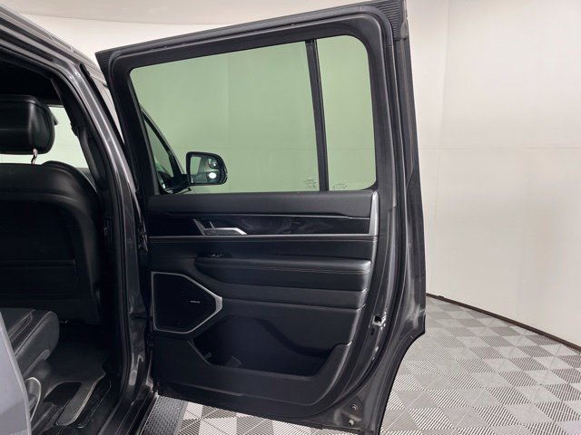 Used 2022 Jeep Wagoneer Series I AWD/4WD image 42