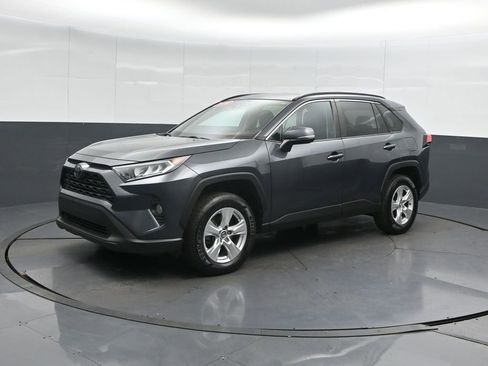 Used 2020 Toyota RAV4 XLE image 7
