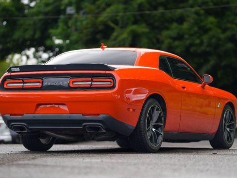 Used 2017 Dodge Challenger R/T Scat Pack RWD image 5