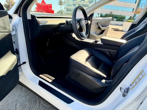 Used 2023 Tesla Model Y AWD image 23