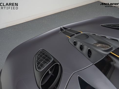 Used 2025 McLaren Artura Spider image 7