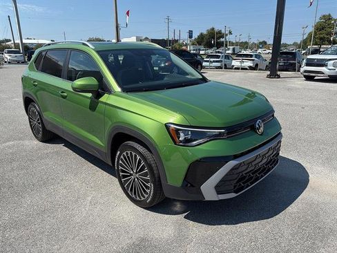 New 2025 Volkswagen Taos SE image 8