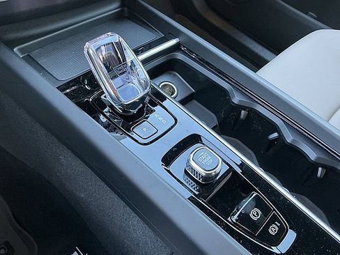 New 2026 Volvo XC60 B5 Plus w/ Climate Package image 18