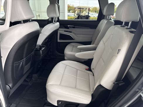 Used 2023 Kia Telluride EX w/ EX Captain's Chair Package image 14