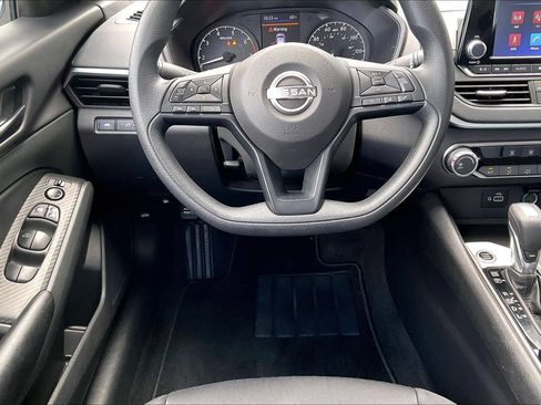 Used 2024 Nissan Altima 2.5 S FWD image 8