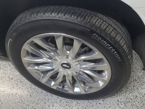 Used 2023 Cadillac Escalade Premium Luxury w/ Performance Package image 21