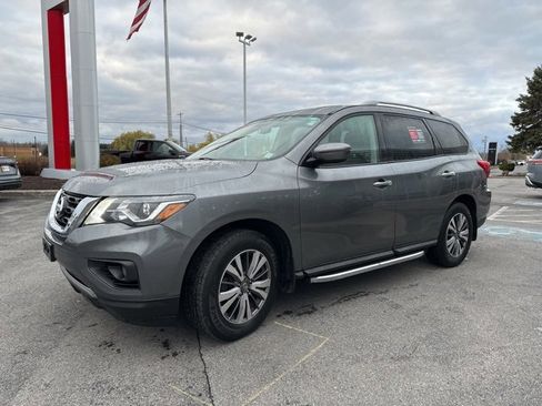 Certified 2020 Nissan Pathfinder SV image 3