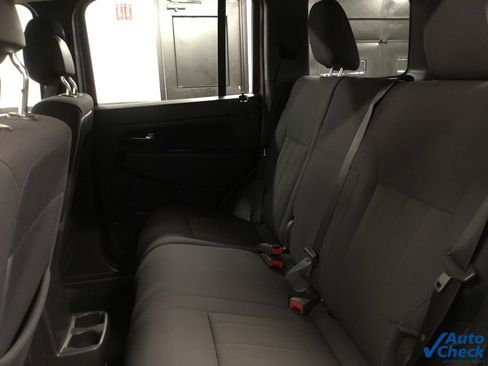 Used 2011 Jeep Liberty Sport image 27