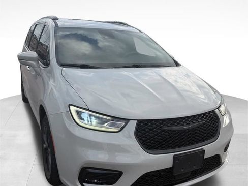 Used 2021 Chrysler Pacifica Touring-L w/ S Appearance Package AWD/4WD image 4