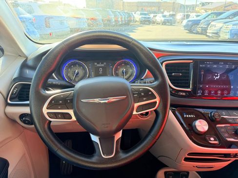 Used 2019 Chrysler Pacifica Touring Plus w/ Tire & Wheel Group image 13