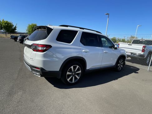 Used 2025 Honda Pilot Elite image 5
