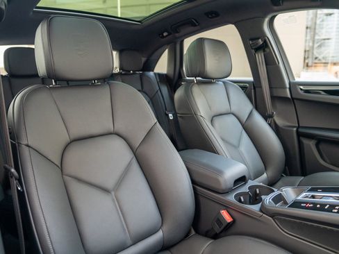 Certified 2025 Porsche Macan image 23