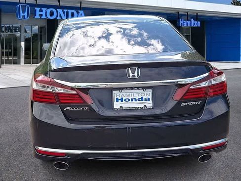 Used 2017 Honda Accord Sport image 7