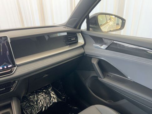 New 2026 Volkswagen Tiguan SE R-Line image 32