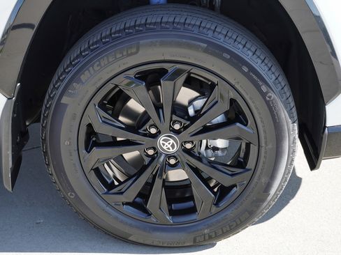 Used 2023 Toyota RAV4 XSE AWD/4WD image 10