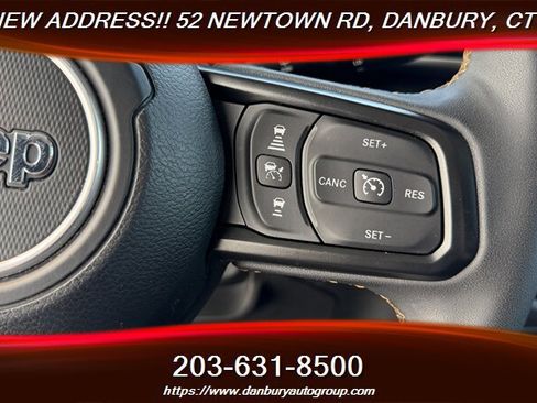 Used 2024 Jeep Wrangler Unlimited w/ Convenience Group AWD/4WD image 17