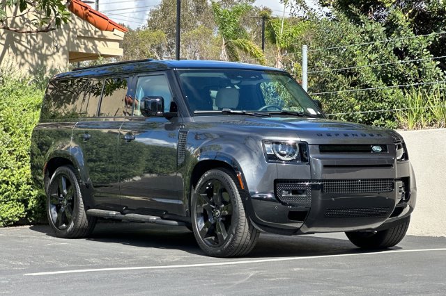 Certified 2025 Land Rover Defender 130 X-Dynamic SE AWD/4WD image 7