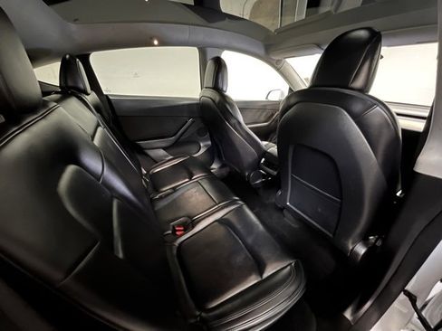 Used 2021 Tesla Model Y Long Range image 11