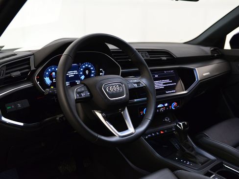 Certified 2025 Audi Q3 2.0T Premium w/ Convenience Package image 3