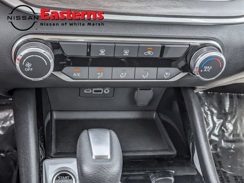 Used 2024 Nissan Altima 2.5 SV AWD/4WD image 18