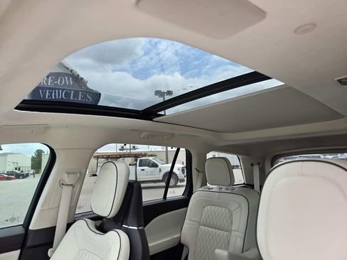 Certified 2023 Lincoln Aviator Black Label w/ Class IV Trailer Tow Package image 10