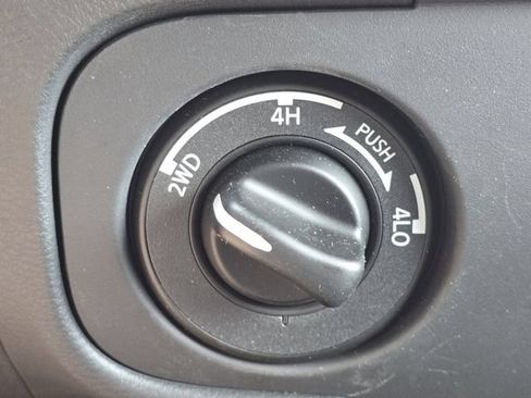 Used 2025 Nissan Frontier PRO-4X AWD/4WD image 27