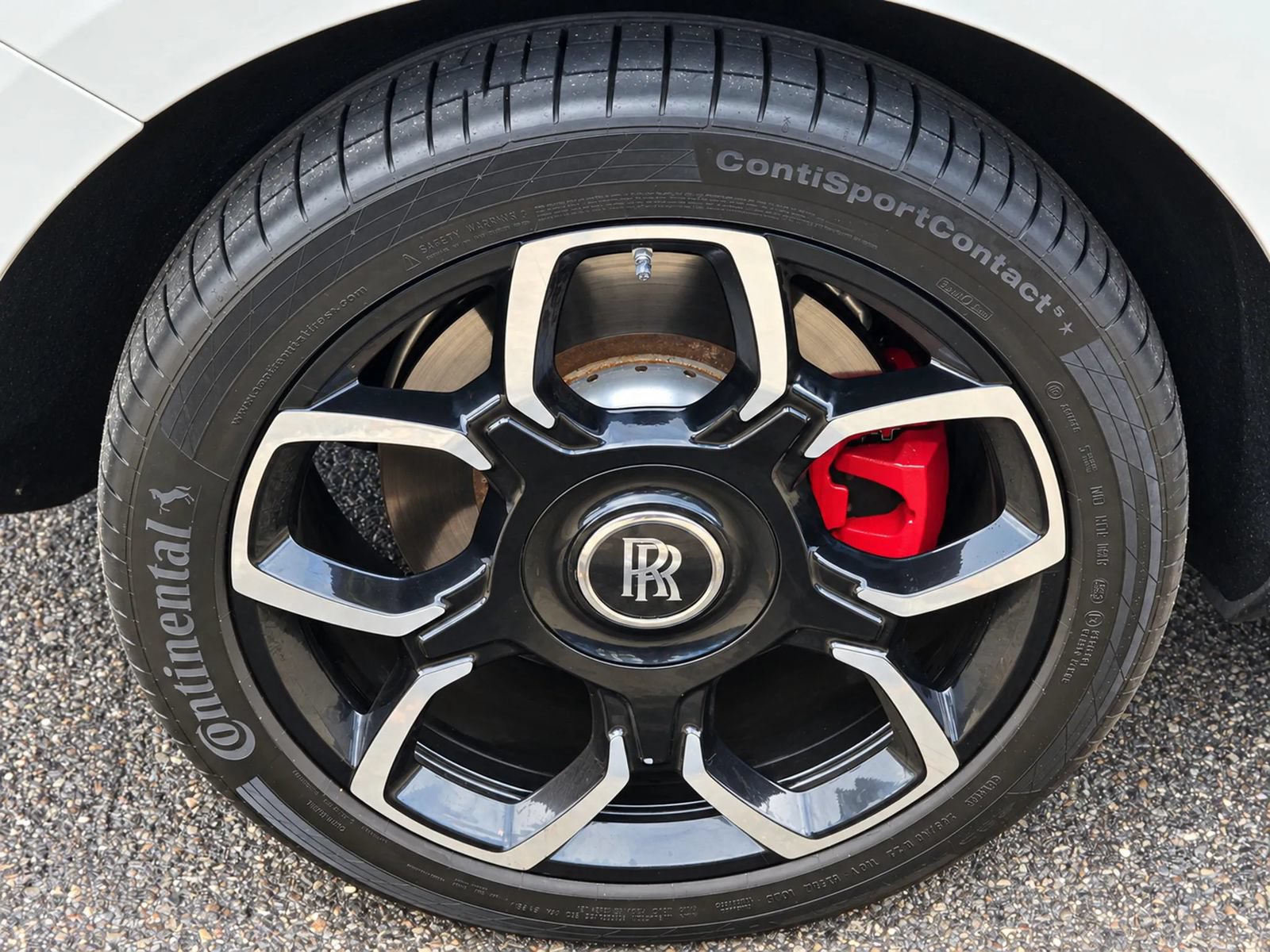 Used 2020 Rolls-Royce Cullinan Black Badge AWD/4WD image 25