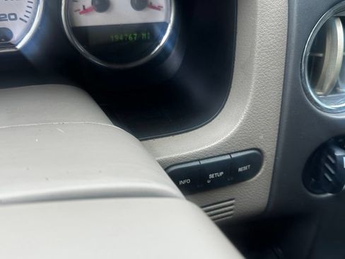 Used 2005 Ford F150 XLT AWD/4WD image 5