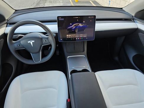 Used 2025 Tesla Model Y Long Range image 2