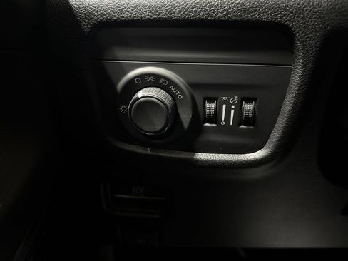 New 2025 Jeep Grand Cherokee L Altitude image 16