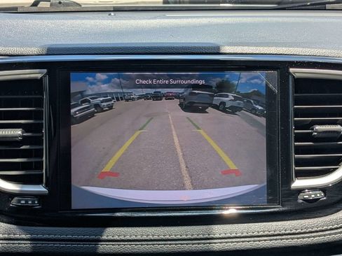 Used 2022 Chrysler Pacifica Touring-L AWD/4WD image 33