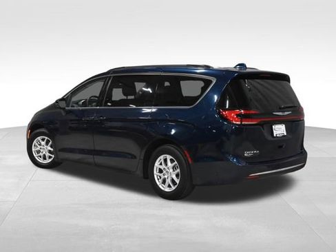 Used 2022 Chrysler Pacifica Touring-L image 7