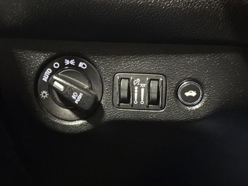 Used 2019 Dodge Challenger SXT w/ Blacktop Package RWD image 18
